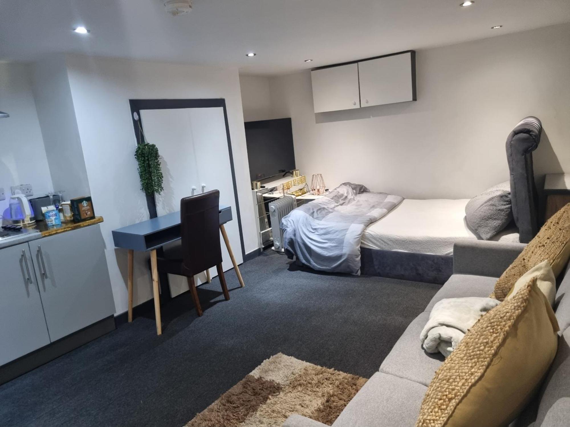 شقة A Cosy Deluxe Size Studio With Queen Size And Sofa Bed ليدز المظهر الخارجي الصورة